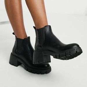 Howler Chunky Black Heel | Steve Madden